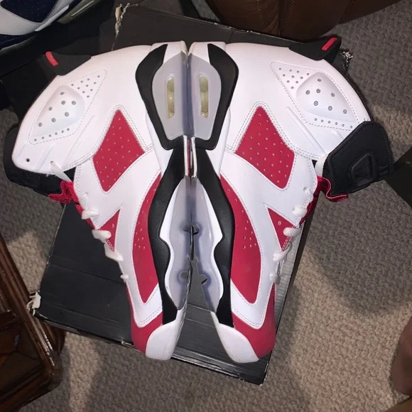Retro 6 carmine size 11